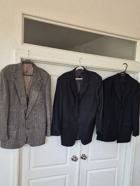 Bundle Of 3 -Men's Classic Wool Blazer Set - Black, Gray, and Brown Sz 43 Long